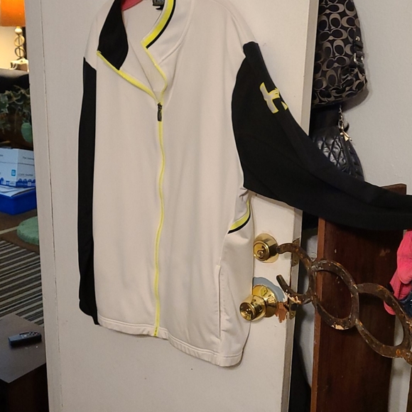 Under armour sweater - Picture 3 of 4